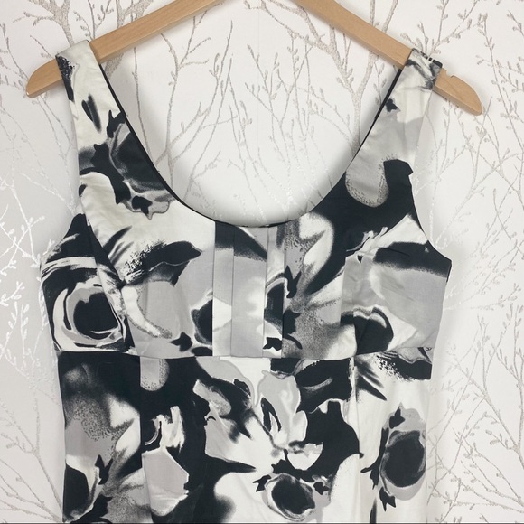 NEW YORK AND COMPANY Black White Gray Floral Print Mini Dress Stretch SIZE 6 - Picture 3 of 12